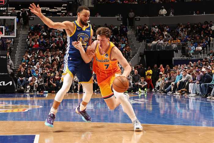 NBA又诞生超新星射手，疯狂三分狙杀联盟第一，库里接班人是他