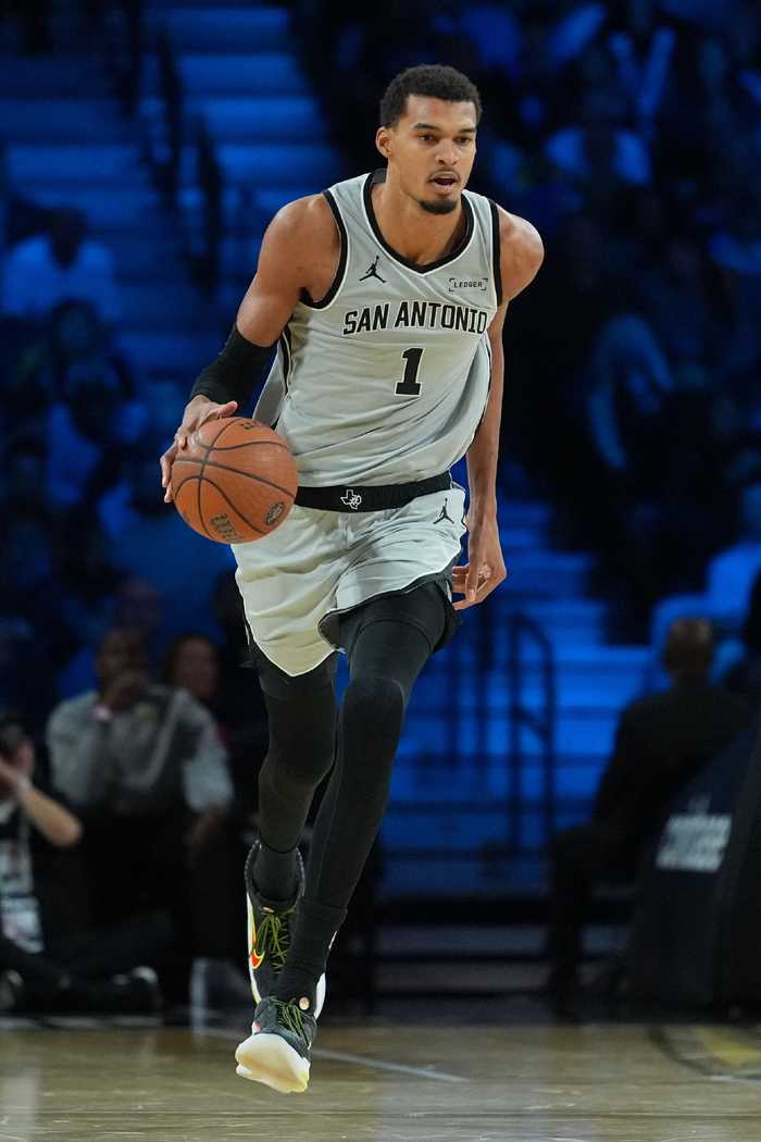 文班最近7场场均出战25.6分钟 砍下26.4分9.4板2.1帽2助1断